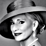 Lyn Stanley artist photo