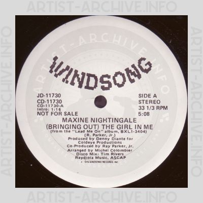 Maxine Nightingale - (Bringing Out) The Girl In Me